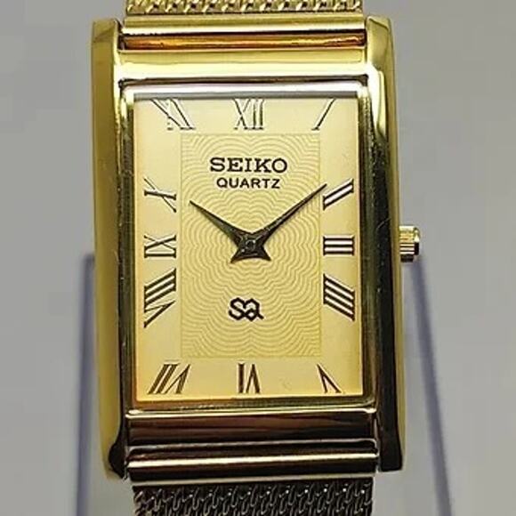 Vintage Style Seiko Quartz Mens Gold Watch & Gold accents W/ Metal Strap - Picture 4 of 5